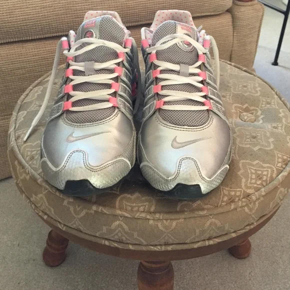Nike Women's Silver and Pink Shox Shoes - Picture 2 of 5